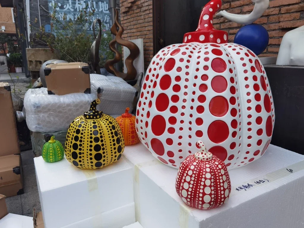 Kusama Yayoi تمثال اليقطين الف - مراجعة Art Craft Website وسعره