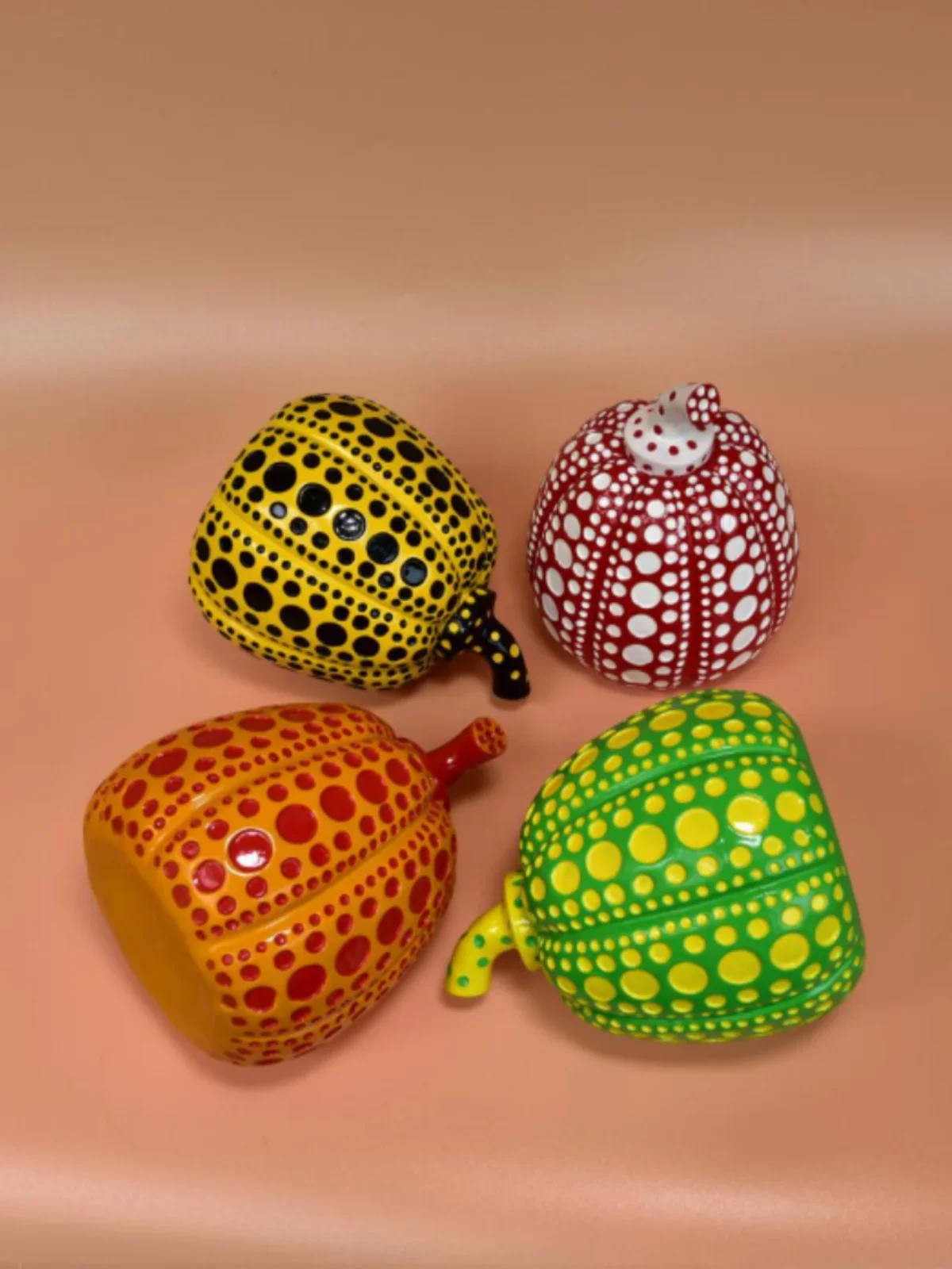 Kusama Yayoi تمثال اليقطين الف - مراجعة Art Craft Website وسعره